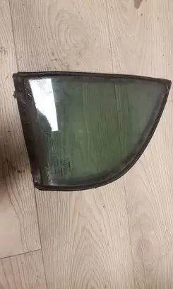 Toyota Avensis T220 Rear vent window glass 43R00049