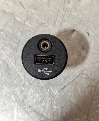 Nissan Juke I F15 USB socket connector 28023BH00A
