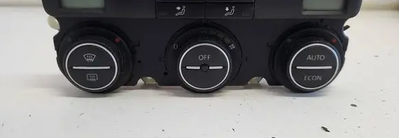 Volkswagen PASSAT B6 Climate control unit 74677510