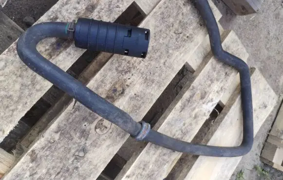 BMW 5 F10 F11 Engine coolant pipe/hose 6950311