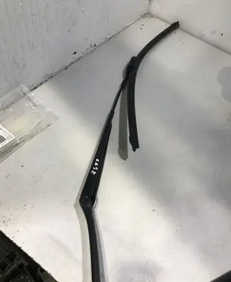 Volkswagen Golf V Windshield/front glass wiper blade 1Q1955409