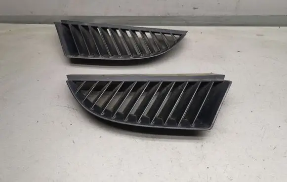 Mitsubishi Colt Front bumper upper radiator grill MN127774 MN127773