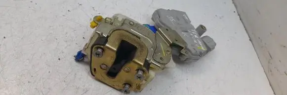 Nissan Terrano Front door lock 
