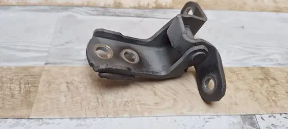 Toyota Prius (NHW20) Front door upper hinge 