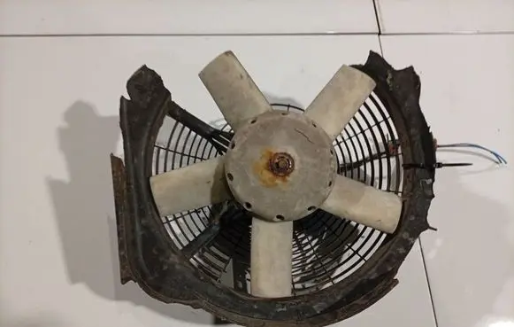 Nissan Serena Radiator cooling fan shroud
