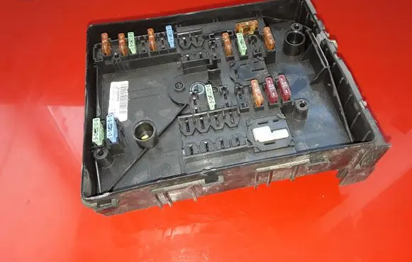 Volkswagen Golf V Fuse module 1K0937125A