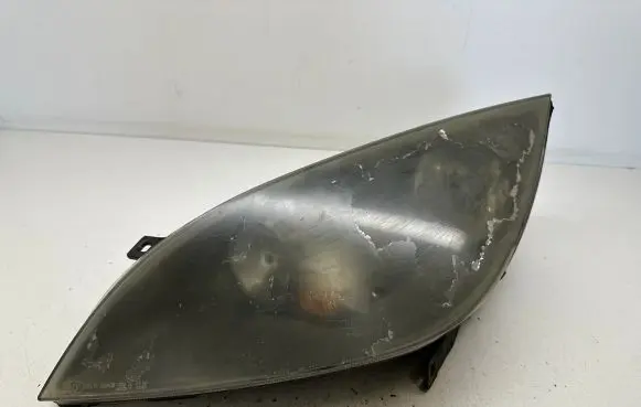 Mitsubishi Colt Headlight/headlamp 8301A993 0301208221