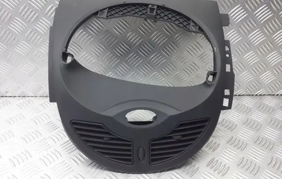 Renault Twingo II Radio/GPS head unit trim 82005366061