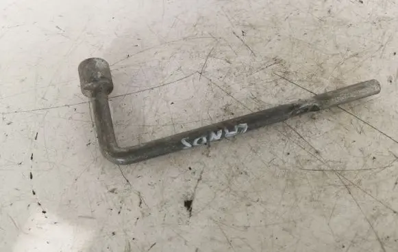 Daewoo Lanos Wheel nut wrench 