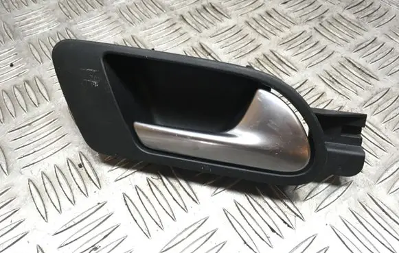 Volkswagen Tiguan Front door interior handle 5N2837114 300100002895
