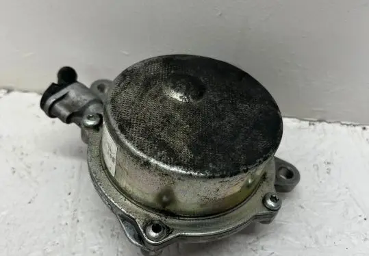 BMW 5 E60 E61 Vacuum pump