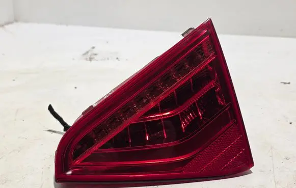 Tailgate rear/tail lights