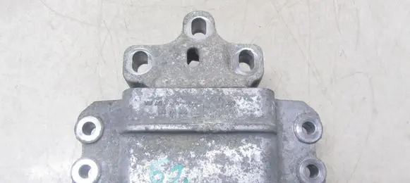 Audi Q3 8U Engine mounting bracket 8U0199555