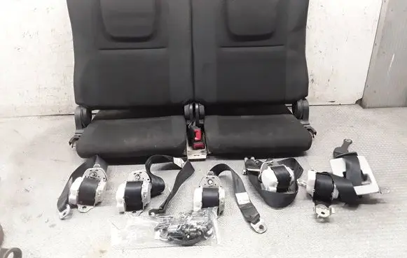 Toyota Corolla Verso AR10 Third row seats 