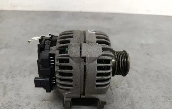 Volkswagen Polo IV 9N3 Generator/alternator STX100006STARDAX