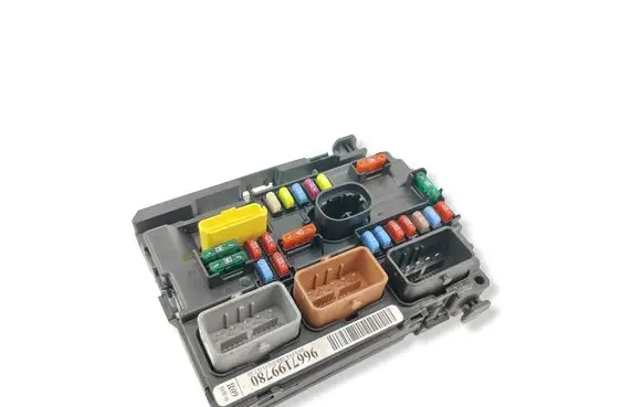 Citroen C3 Fuse module 9667199780