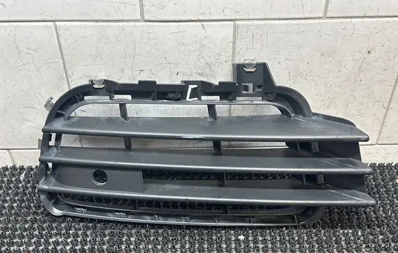 Volkswagen Touareg II Front bumper lower grill 7P6853666A