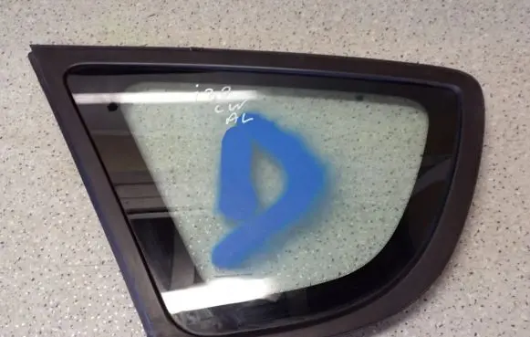 Hyundai i30 Sliding door window/glass 