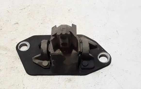 Volvo S60 Engine mount bracket 8624757