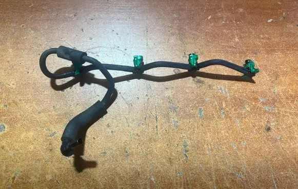 Citroen C4 II Fuel injector supply line/pipe 