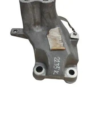 Jeep Grand Cherokee WL Engine mounting bracket 68375851AA P68375851AA
