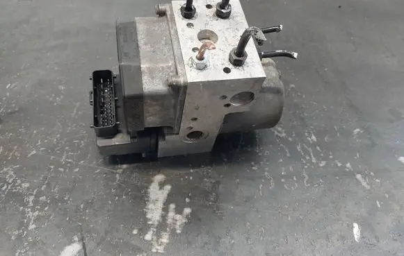 Volkswagen PASSAT B5.5 ABS Pump 3B0614111 0265220621 0273004573