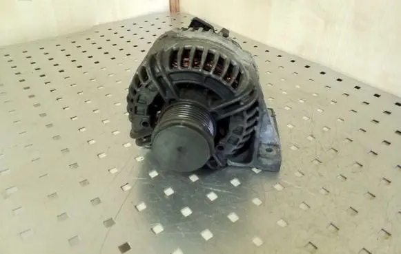 Volvo XC90 Generator/alternator 8676498 0124525029