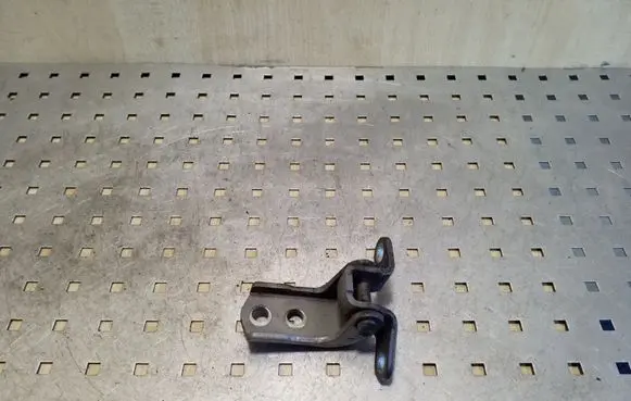 Toyota Avensis T250 Front door upper hinge