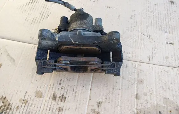 Front brake caliper