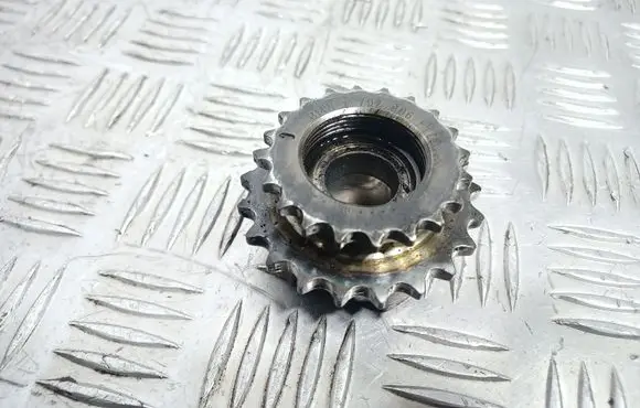 BMW 1 E81 E87 Timing chain sprocket 7797906
