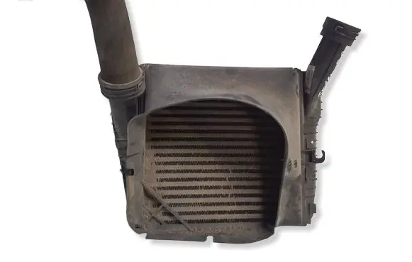 Volkswagen Touareg I Intercooler radiator E3705003 7L6145804