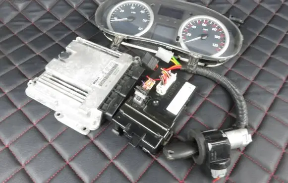 Renault Trafic II (X83) Engine control unit/module 0281014208 8200666516 8200752059
