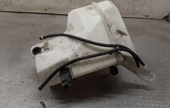 Volvo XC70 Windshield washer fluid reservoir/tank 30784233 30784234