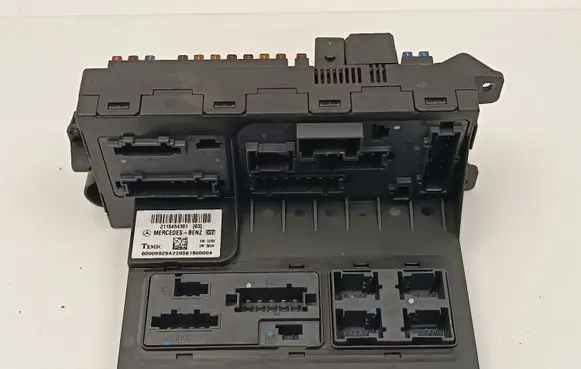 Mercedes-Benz E W211 Fuse box set 2115454301