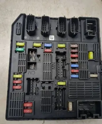 Renault Scenic III - Grand scenic III Fuse module 284B62342R 0231052700861