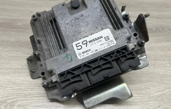 Nissan Qashqai Engine control unit/module 237104EB0E 1039S76109 0281031463