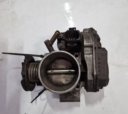 Volkswagen PASSAT B5 Throttle body valve 037133064b