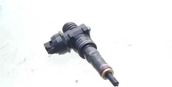 Skoda Octavia Mk2 (1Z) Fuel injector 038130073AG 0414720215