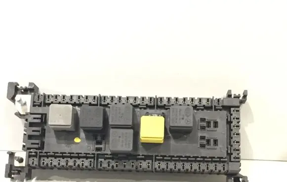 Mercedes-Benz ML W166 Fuse module A1669063901 1669063901