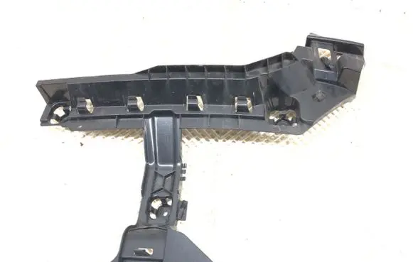 Rear bumper mounting bracket