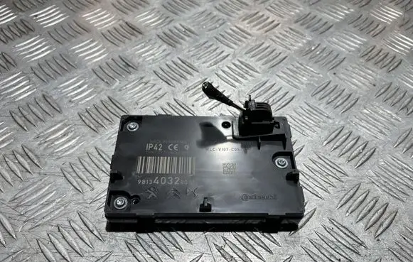 Opel Mokka B Wireless charging module 9813403280