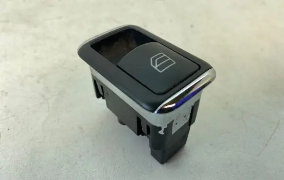 Mercedes-Benz C W204 Electric window control switch A2048700451 03139100