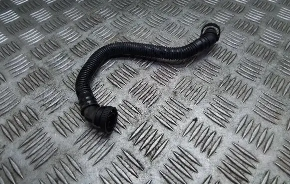 Volkswagen PASSAT CC Breather hose/pipe 06J103221