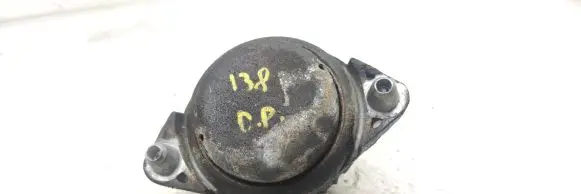 Mercedes-Benz E W212 Engine mount bracket