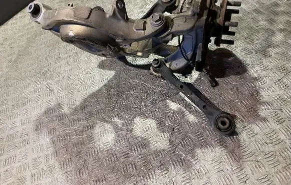 Rear wheel hub spindle/knuckle