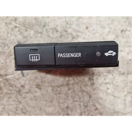 Toyota Avensis T250 Windscreen/window heater switch 8479005130C 04W28E MS282100723