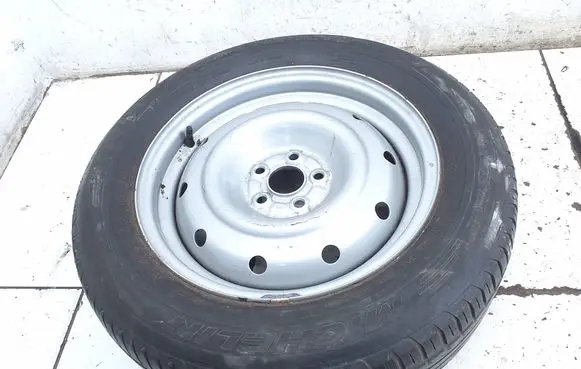 Subaru Forester SF R16 spare wheel 051200