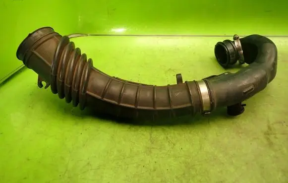 Suzuki Grand Vitara II Air intake hose/pipe