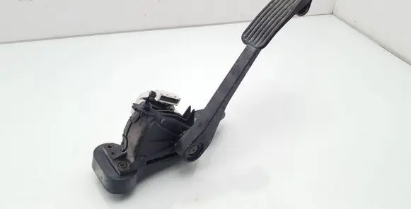 Accelerator throttle pedal