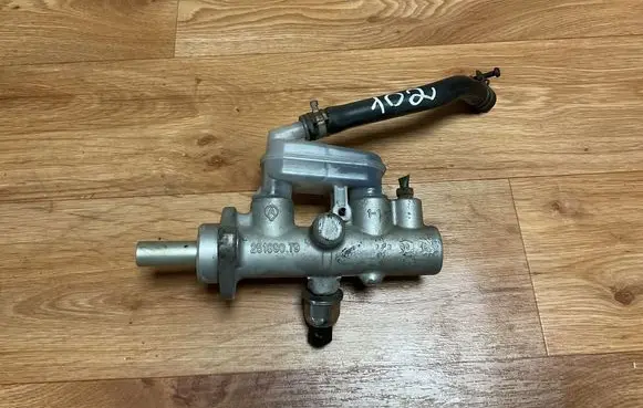 Nissan Almera Tino Master brake cylinder 25189079